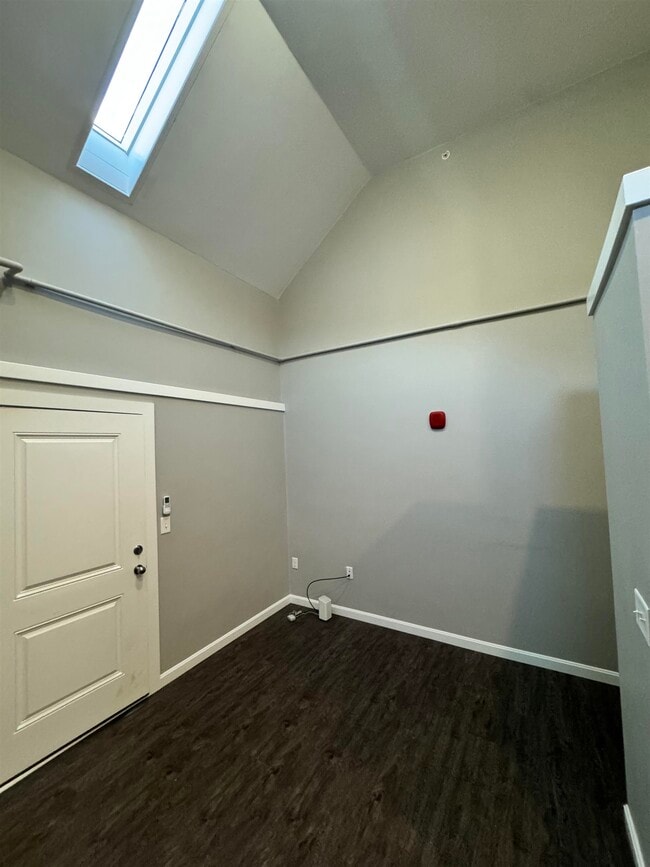 Building Photo - 50 Monarch Wy