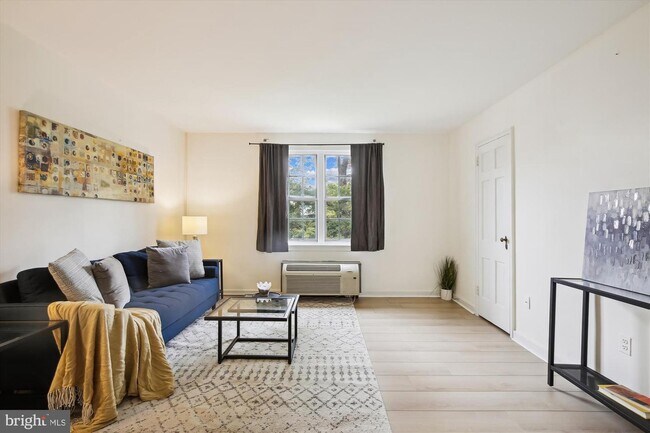 Building Photo - 16 Auburn Ct