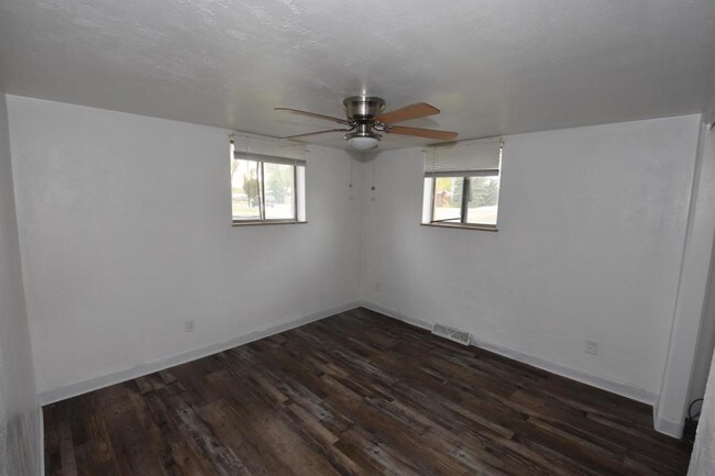 Building Photo - 2920 Woodbine Terrace