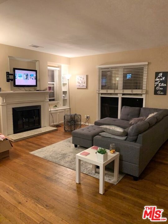 Foto del edificio - 8318 Altavan Ave