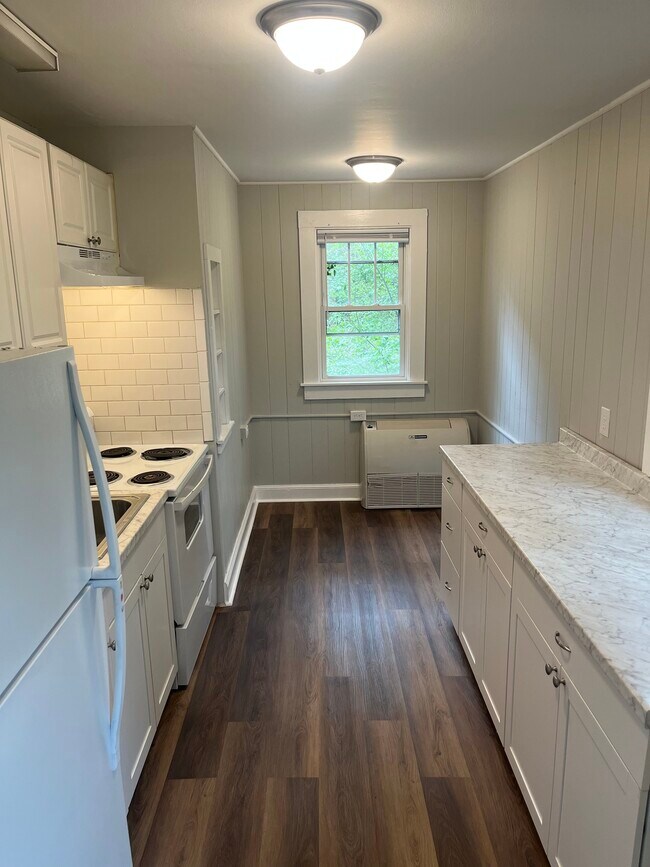 Kitchen - 4 Farrwood Ave