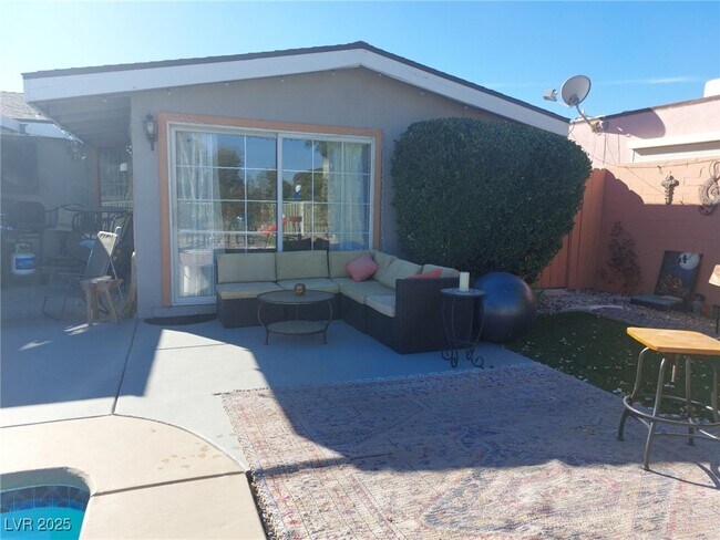 Building Photo - 1914 Ottawa Dr