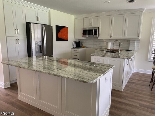 Foto del edificio - 8361 Grand Palm Dr