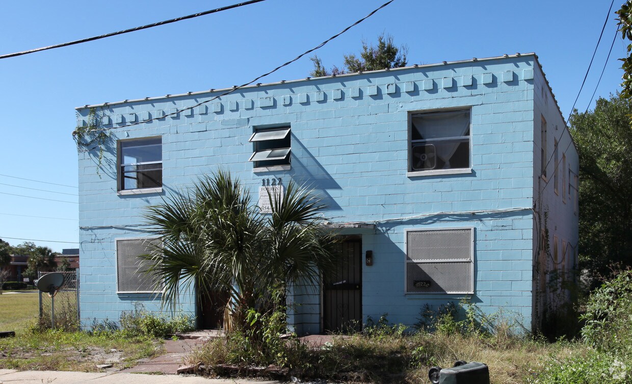 Foto del edificio - 1122 Van Buren St