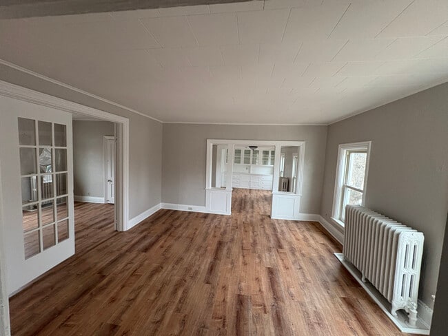 Building Photo - 302 W 10th Ave