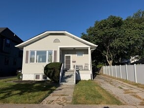 Building Photo - 472 N Larch Ave