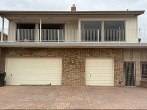 Building Photo - 1464 Riverfront Dr