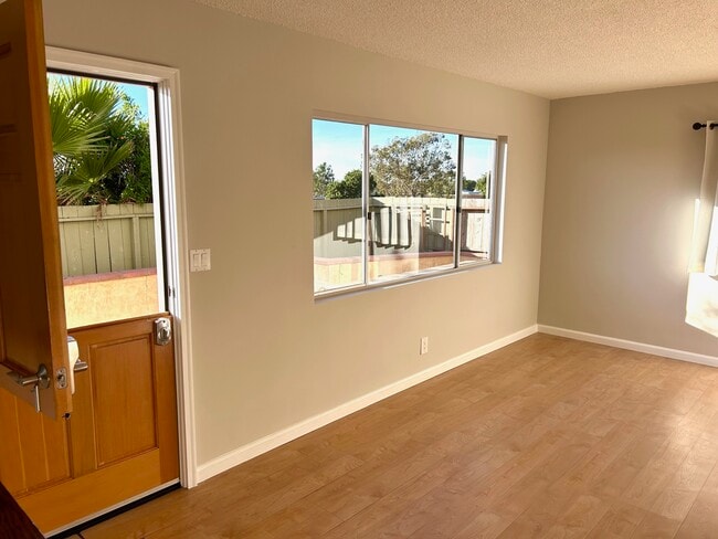 Building Photo - 919 S Vulcan Ave
