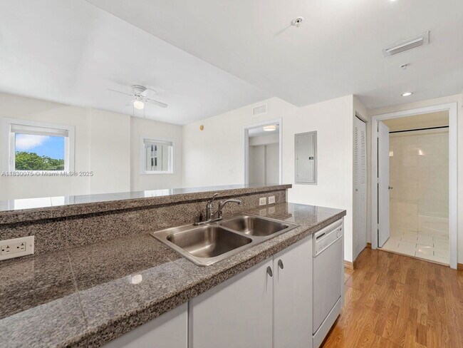 Foto del edificio - 2740 SW 28th Terrace