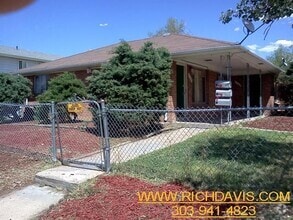Building Photo - 1162 N Yosemite St