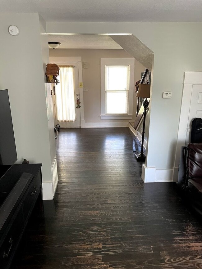 Building Photo - ADORABLE 2 Story Home