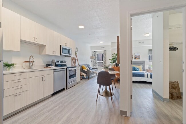 Building Photo - The Cloud on 5th