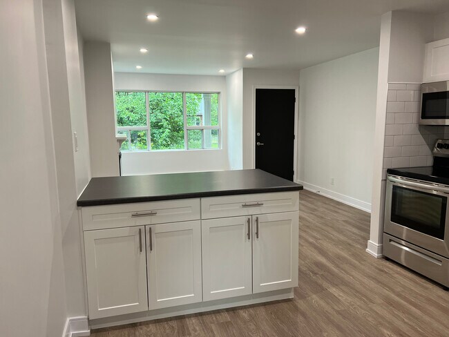 Photo du bâtiment - Newly renovated 2 bedroom 1 bath Unit
