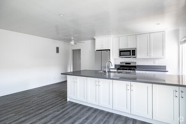 2 habitaciones, 2 baños, 1000 pies cuadrados, cocina y comedor - 4021 Stevely Ave