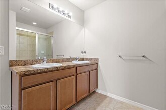 Building Photo - 15268 Yellow Wood Dr