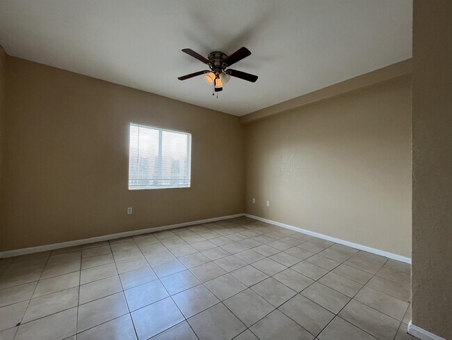 Foto del edificio - 1133 Golden Lakes Blvd
