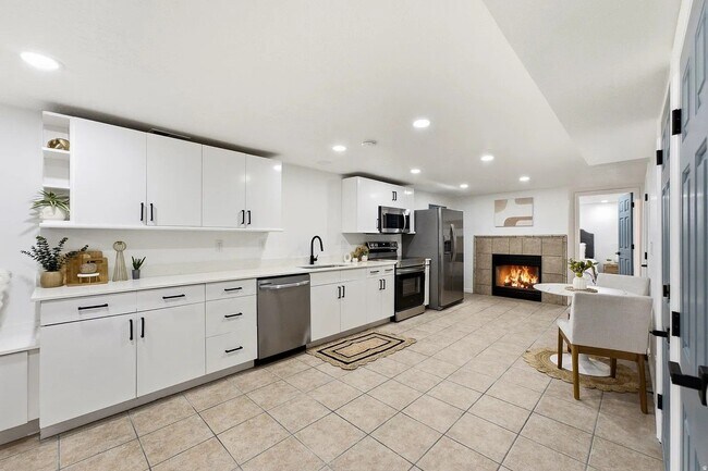 Building Photo - 599 E Millcreek Way