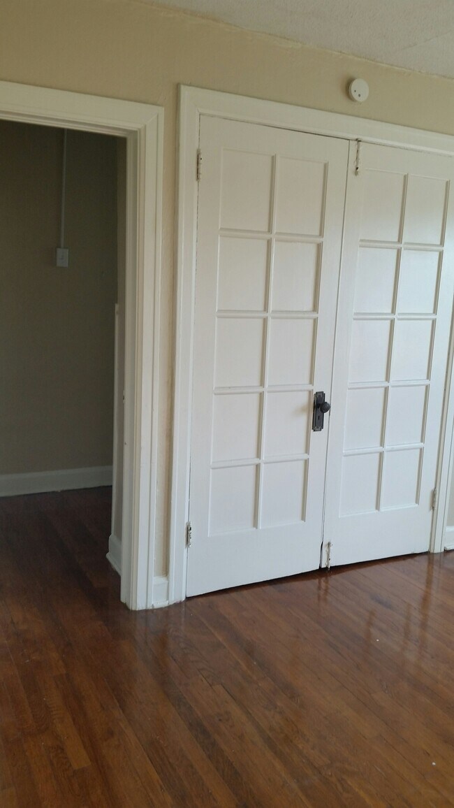 Brentwood Manor Apartments For Rent In Kansas City Mo Forrent Com