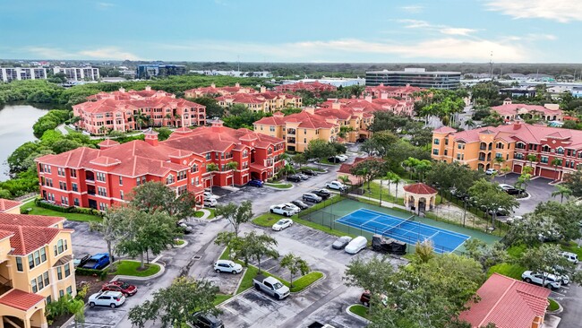 Building Photo - 2BR/2BA Unit with Resort-Style Amenities a...