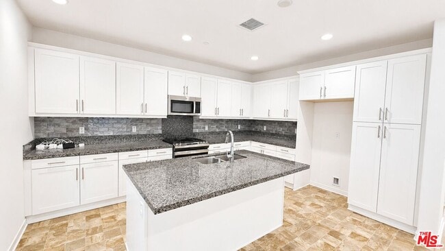 Building Photo - 6972 Calla Lily Dr