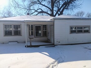 Building Photo - 2665 E 8th St N