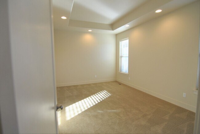 Building Photo - 1704/1706 Danny Boy Lane Duplex