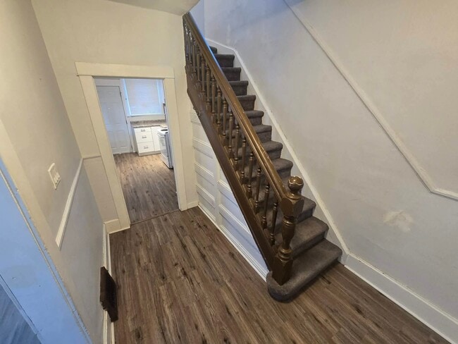 Building Photo - 473 Aikins St