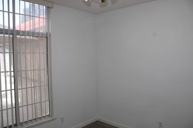 Foto del edificio - 9153 Palmerson Dr