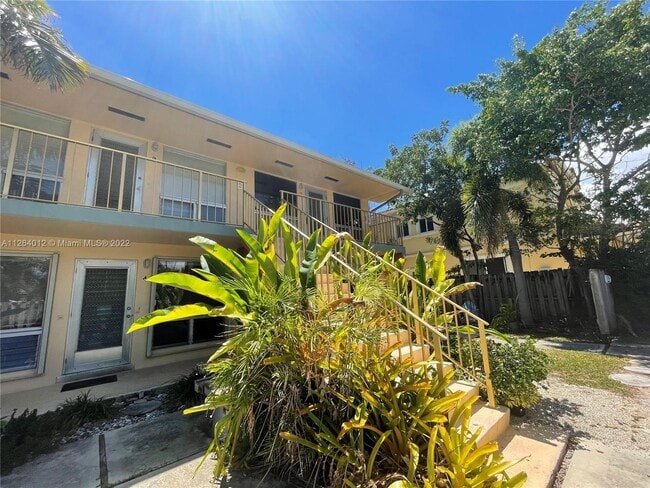 Building Photo - 2716 NE 30th Pl