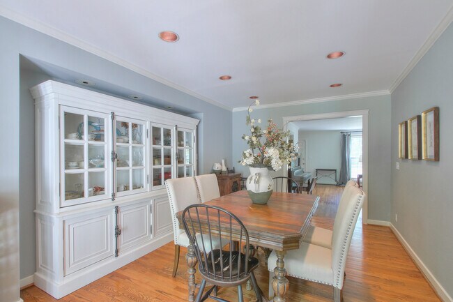 Foto del edificio - 1102 Brookmeade Dr