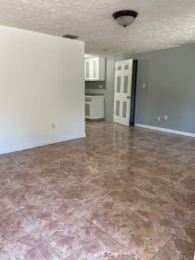Building Photo - Port Richey - Gulf Highlands - 3 Bedroom 2...