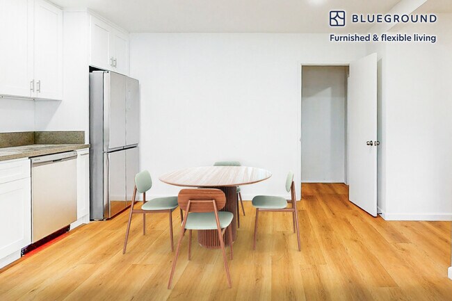 Foto del edificio - 7949 Romaine St