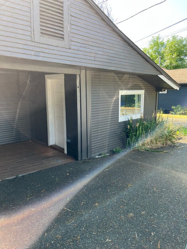 Foto del edificio - Cute and clean 2 Bedroom 1 Bathroom home in the heart of Roseburg.