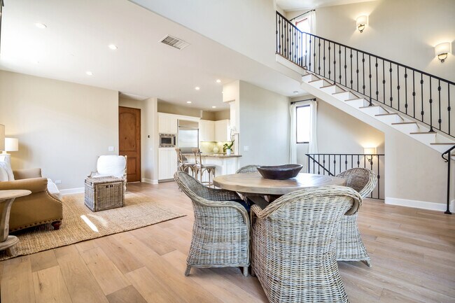 Foto del edificio - Exceptionally Rare and Luxurious Residence...