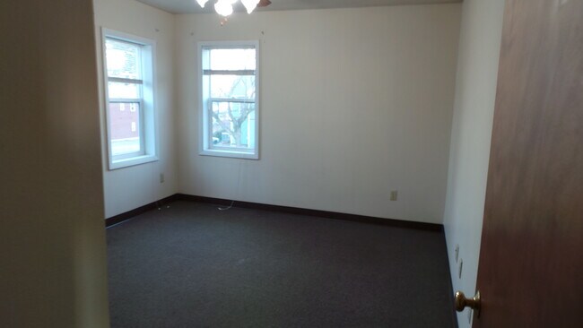 Dormitorios grandes - 158 S Cottage St