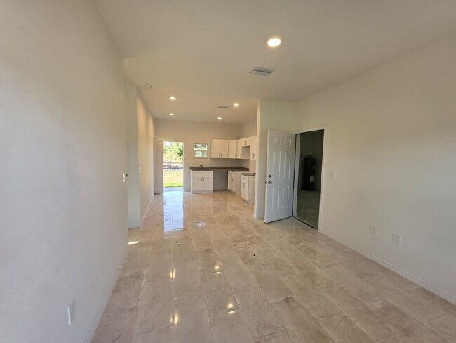 Foto del edificio - ASK US HOW TO GET FREE RENT!!-Brand New Co...