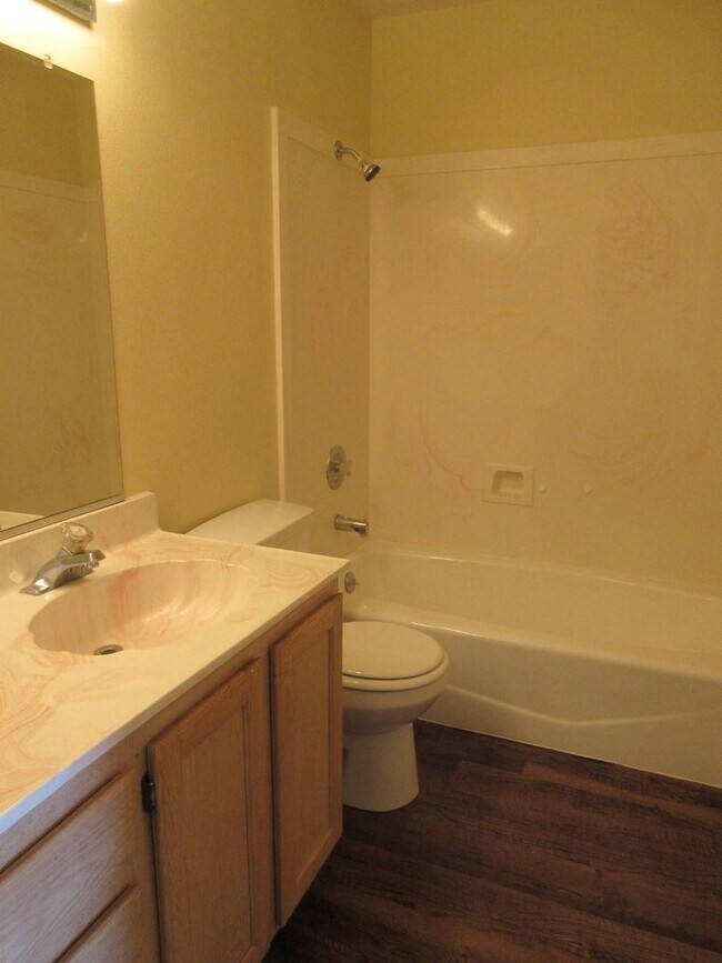 Foto del edificio - 3 bed, 2 bath Twin Home