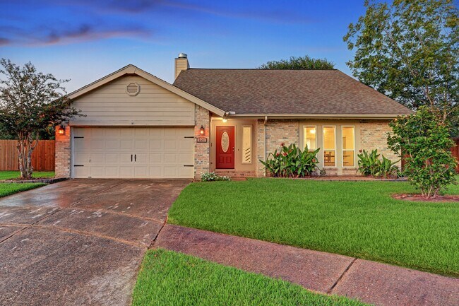Foto del edificio - 121 Misty Brook Ln