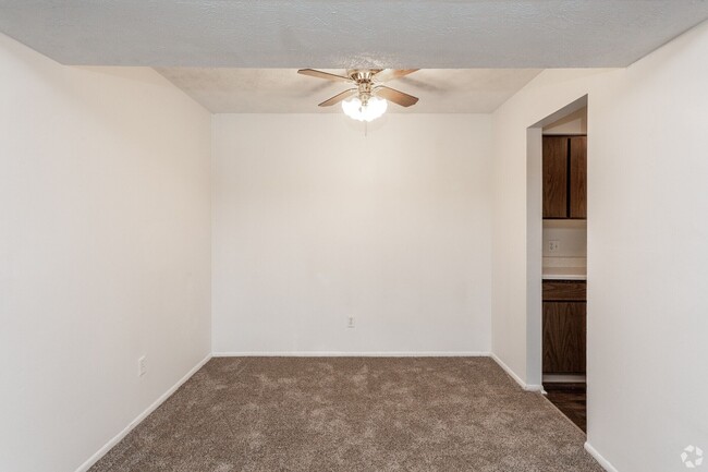 Foto del edificio - New Towne West Apartments