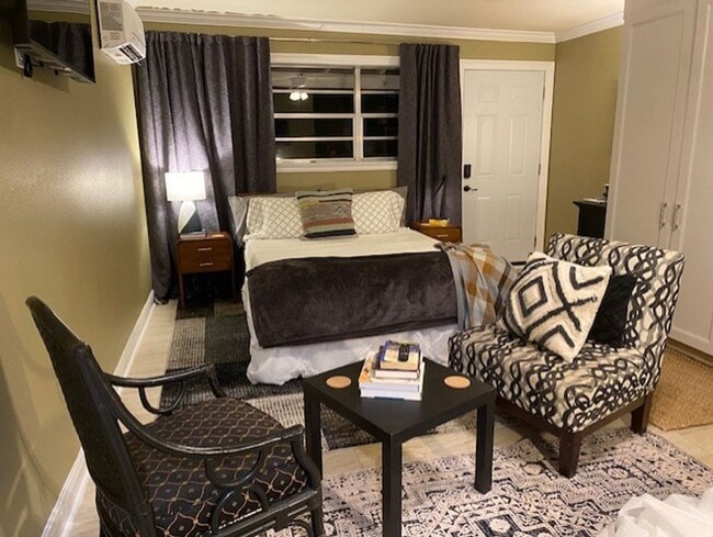 Building Photo - Kings Drive