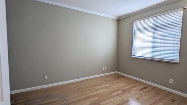 Building Photo - 703 Lacewing Ln