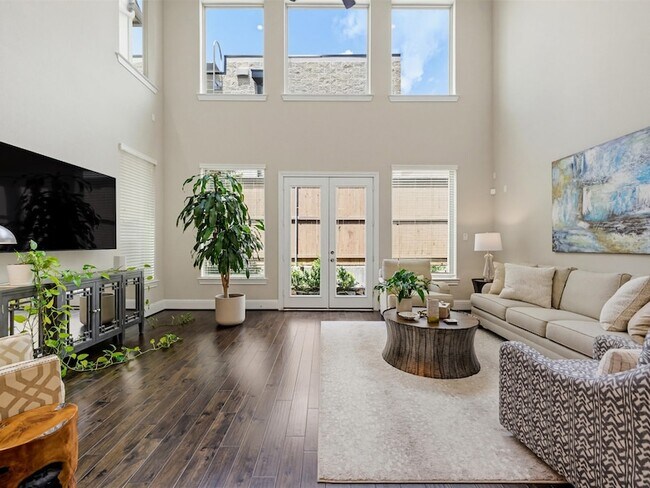 Foto del edificio - 8418 Oak Leaf Point Dr