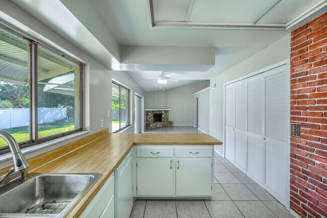 Building Photo - Beautiful 3 bed/ 2 bath home FOR RENT at S...