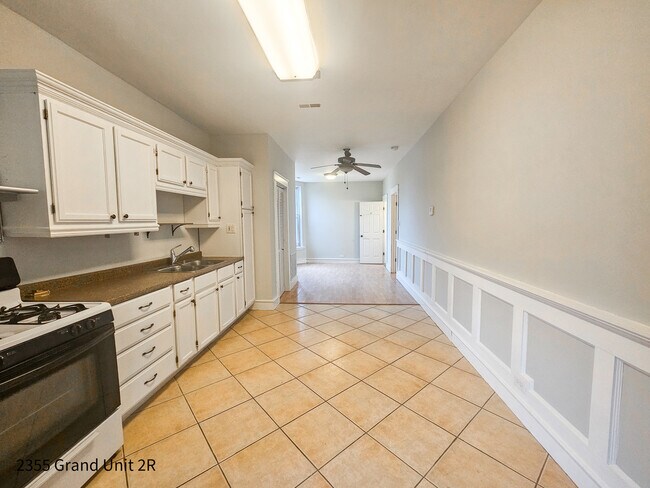 Foto del edificio - 2355 W Grand Ave