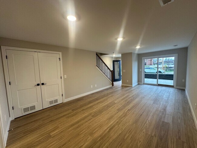 Foto del edificio - Walworth Townhomes