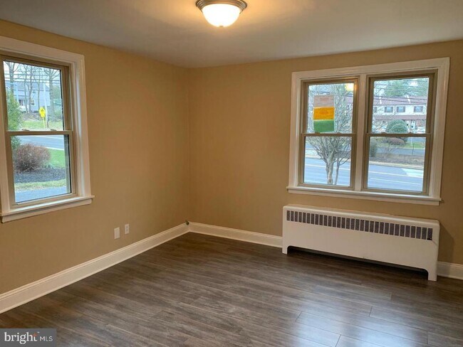 Foto del edificio - 1017 N York Rd