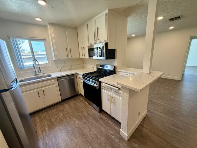 Foto del edificio - 3722 S Canfield Ave