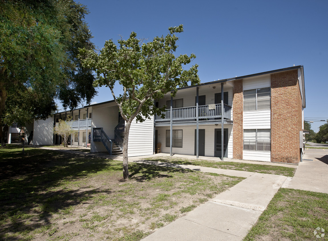 Primary Photo - Sandy Oaks Apartments