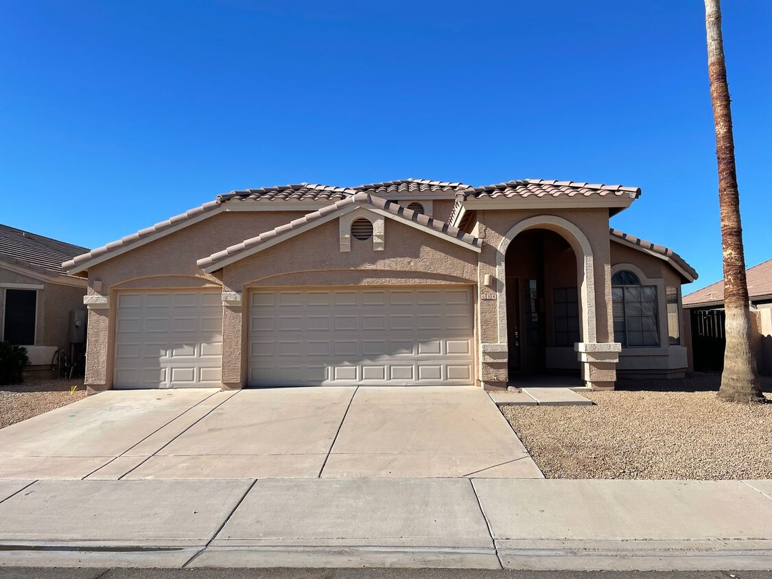 Primary Photo - **SPECTACULAR 4 BEDROOM/2 BATHROOM FAMILY ...