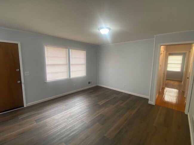 Foto del edificio - 221 Ramblewood Dr
